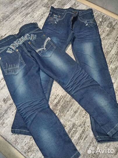 Тёмные джинсы