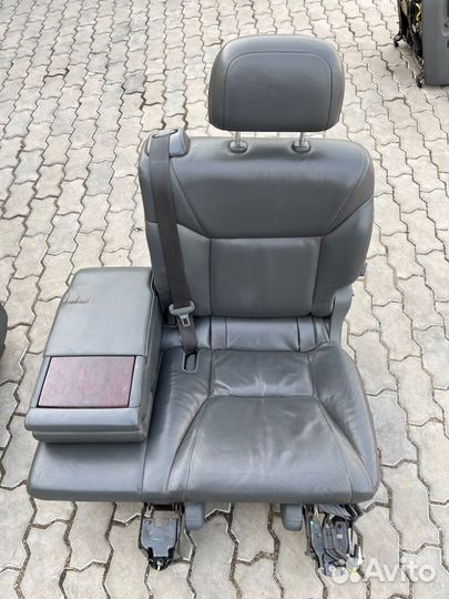 Сиденье лев. зад. Lexus Lx570