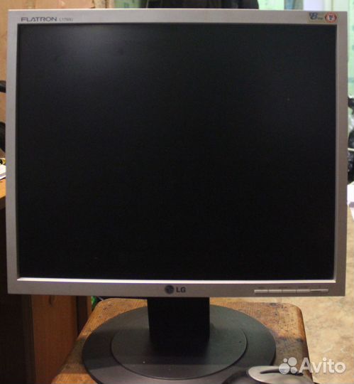Монитор LG flatron L1750U