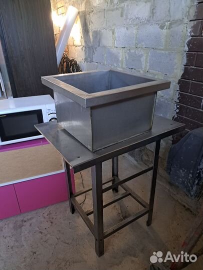 Холодильник, мойки- нержавейки,столы (нержавейки)