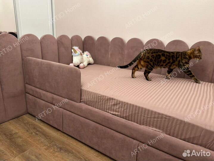 Детская кровать с ящиками