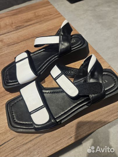 Сандалии для девочки