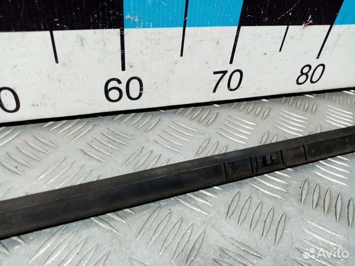 Б/У Уплотнитель двери передней левой нижний#002