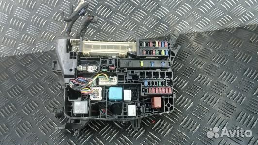 Блок предохранителей toyota verso AR2 (5GS24M101)