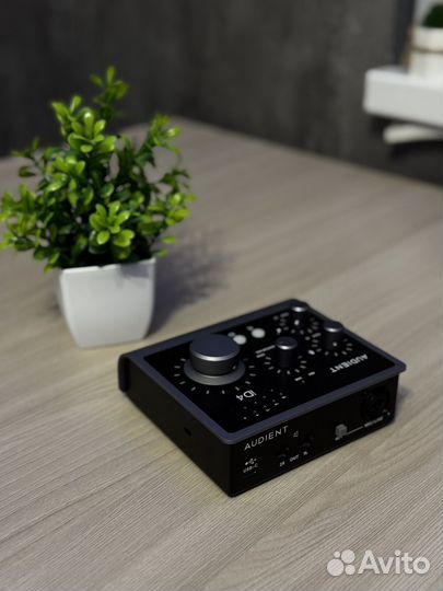 Студийный микрофон и звуковая карта