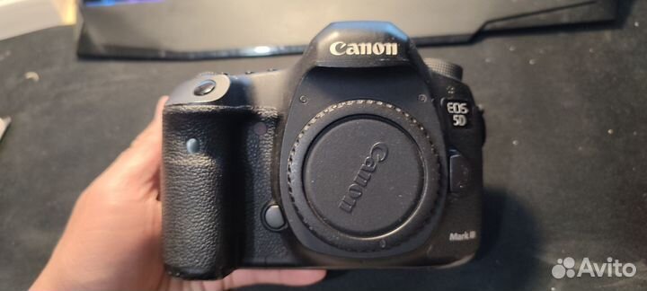 Зеркальный фотоаппарат Canon 5d mark iii