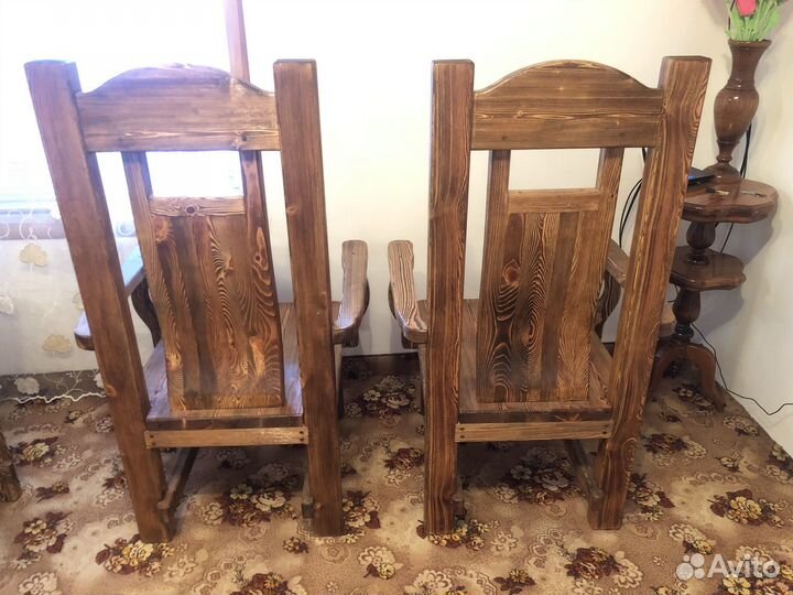 Стол и стулья