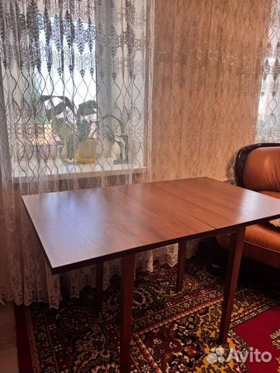 Стол обеденный