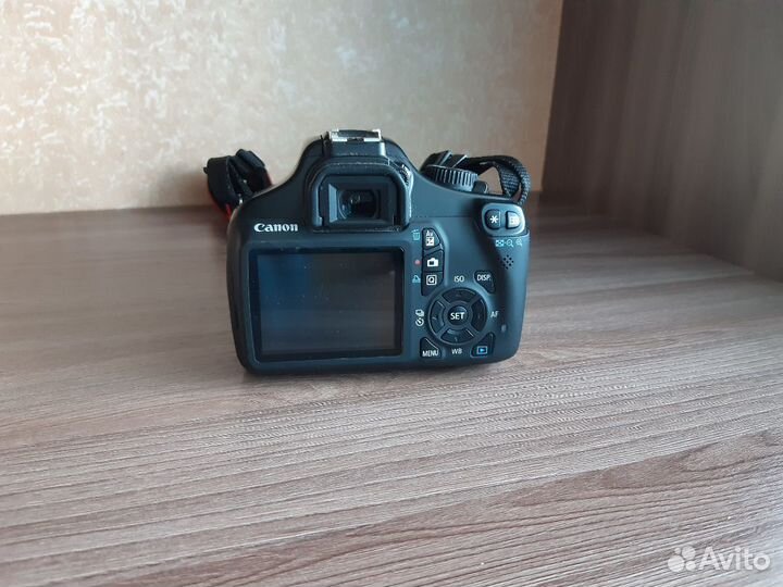 Зеркальный фотоаппарат Canon 1100D