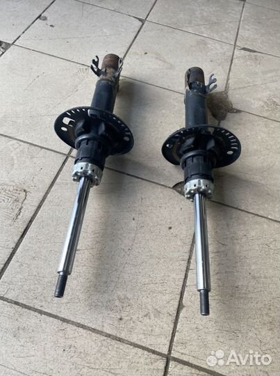 Продам передние амортизаторы на фольксваген поло