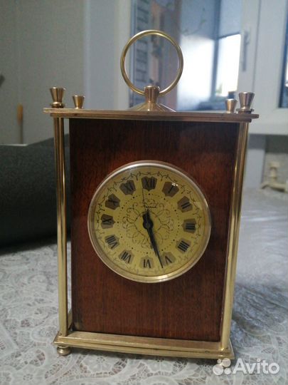 Часы механические настольные СССР