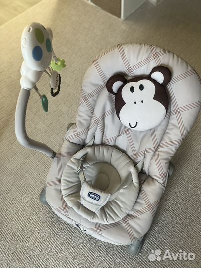 Шезлонг детский chicco с обезьянкой