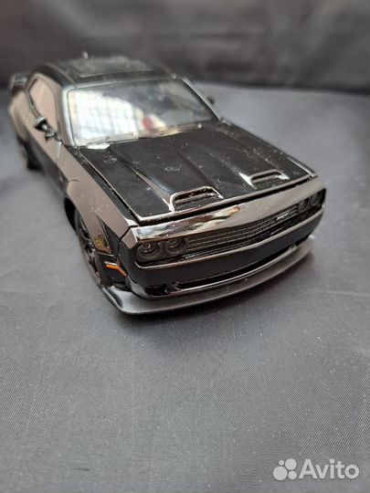 Dodge challenger srt модель в масштабе 1:24