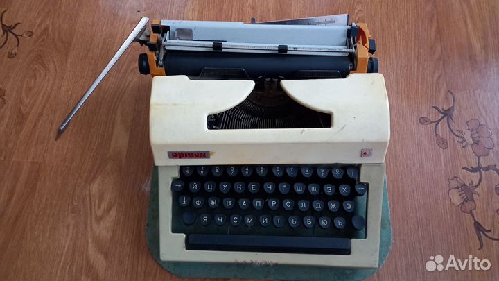 Печатная пишущая машинка, портативная