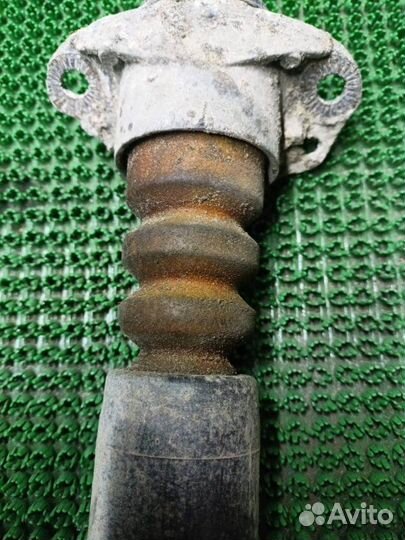 Стойка амортизатора задняя Skoda Fabia 5J 2010