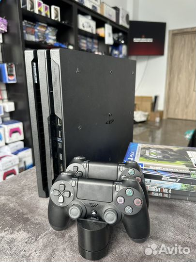 Sony playstation 4 PS4 Pro 7108b 1tb с играми