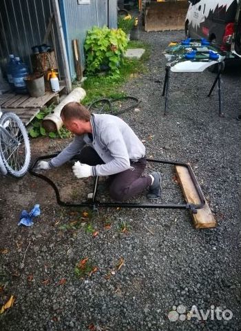 JCB 3CX Стекло ветровое нижнее левое