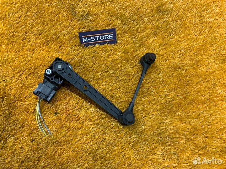 Датчик высоты дорожного просвета задний правый