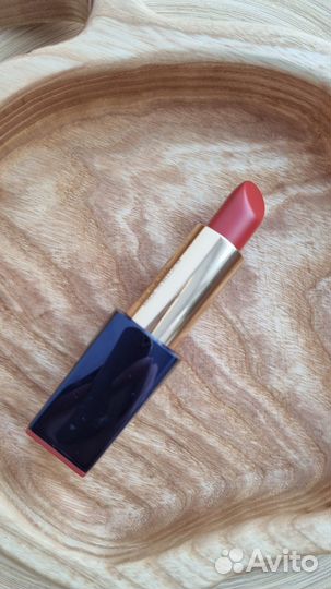 Помада Estee Lauder