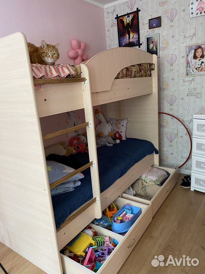 Двухъярусная кровать