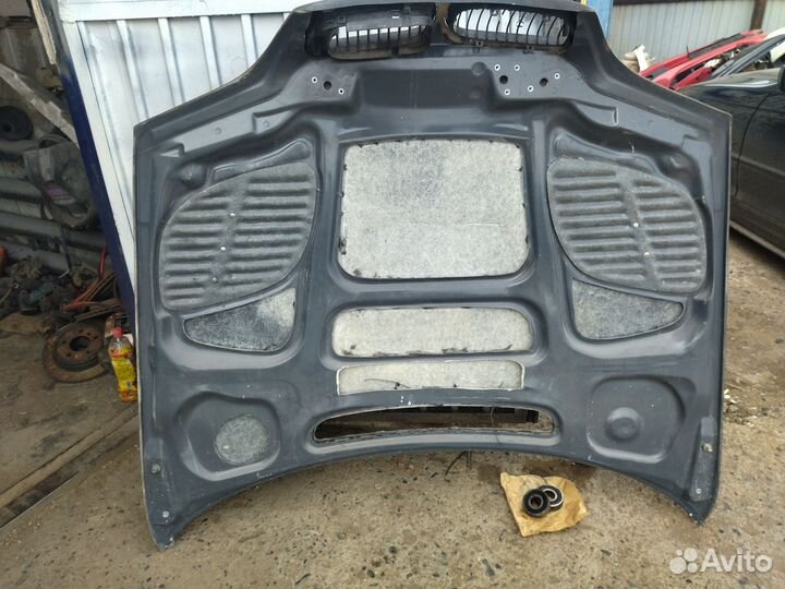 Капот пластик