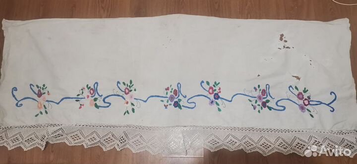 Подзор с вышивкой