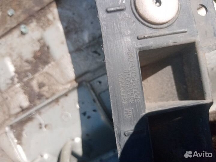 Направляющая заднего бампера Opel Corsa D