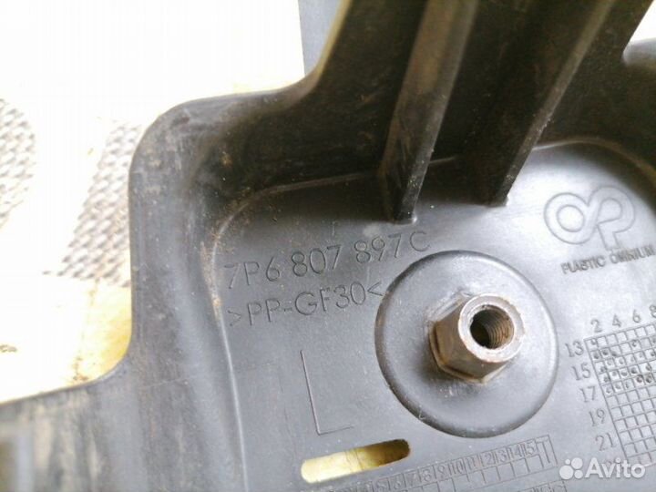 Кронштейн переднего бампера Volkswagen Touareg