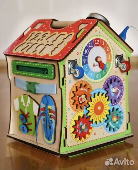 Развивающий бизиборд Домик