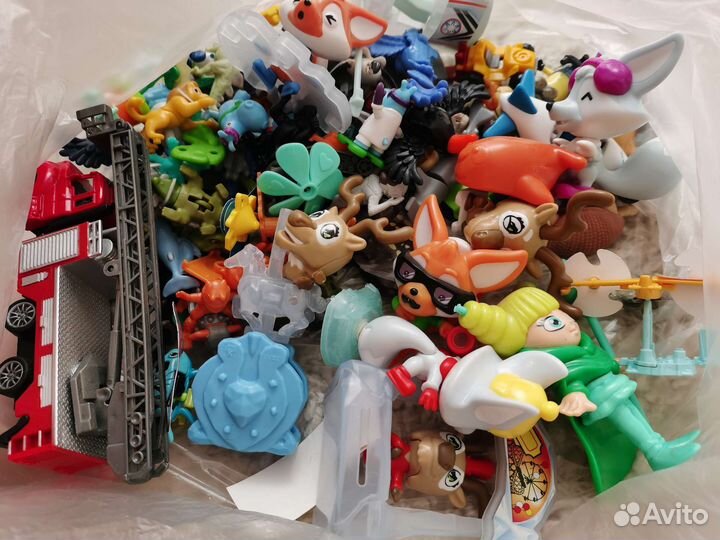 Детские игрушки из киндеров и машинка