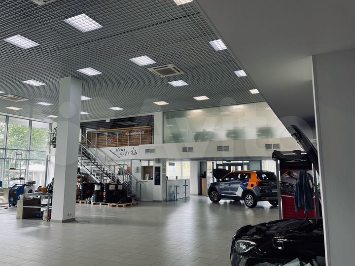 Здание дилерского автокомплекса, 14722 м²