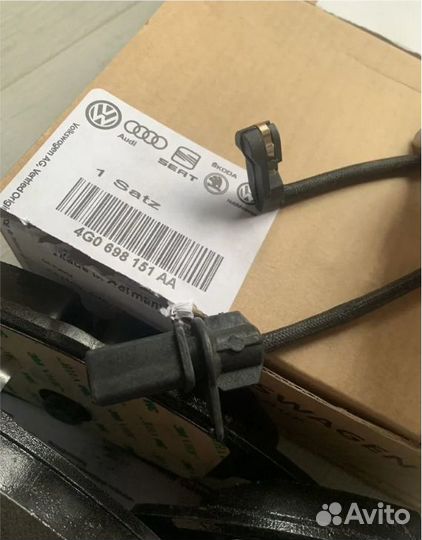 Колодки тормозные VAG передние 4G0698151AA