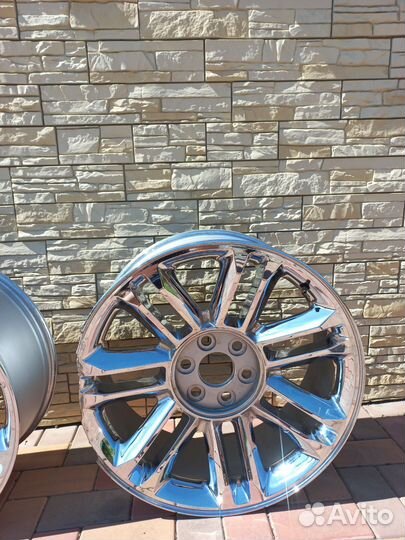 Диски на cadillac escalade r22