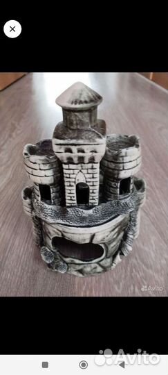 Замок в аквариум