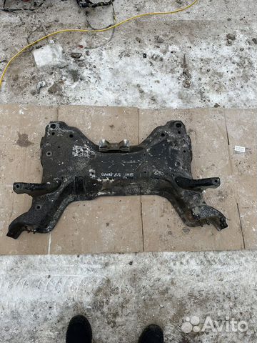 Передний подрамник Peugeot 308