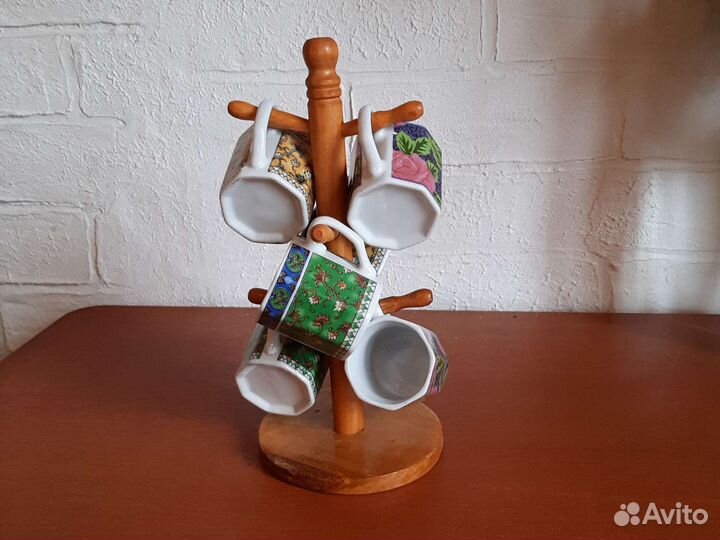 Набор из 6 кофейных чашек на деревянной подставке