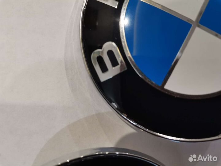 Эмблемы BMW с небольшим браком