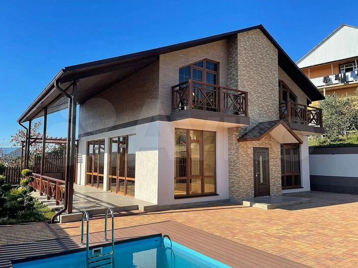 Дом 190 м² на участке 6 сот.