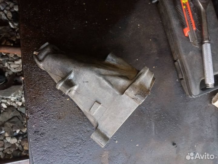 Кронштейн двс левый Mercedes Benz E W212 M271860