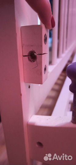 Детская кроватка с маятником и ящиком