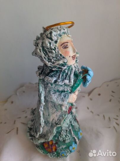 Фигурка Ангел весны с подснежником