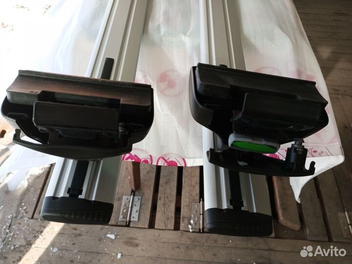 Багажник Thule в комплекте на гладкую крышу