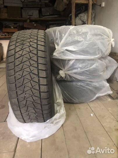 Bridgestone Blizzak DM-V2 235/55 R18