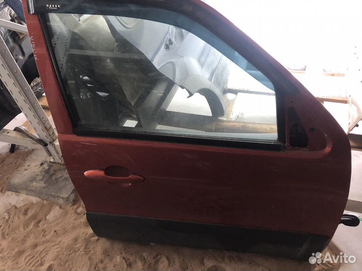 Mazda Tribute дверь правая передняя задняя