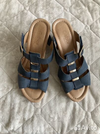 Кожанные босоножки на танкетке 38р