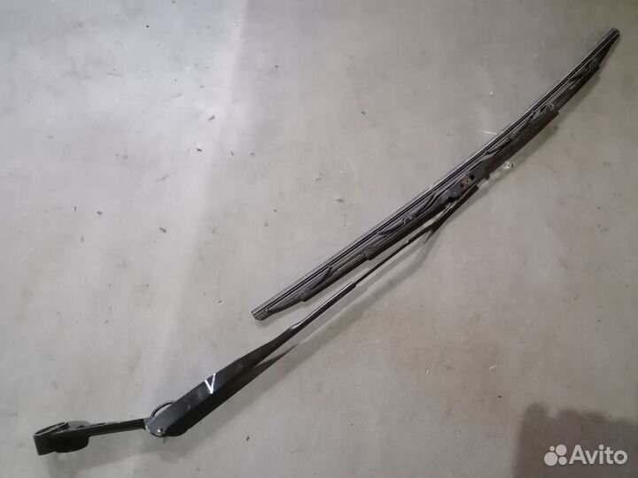 Поводок стеклоочистителя левый LADA Granta