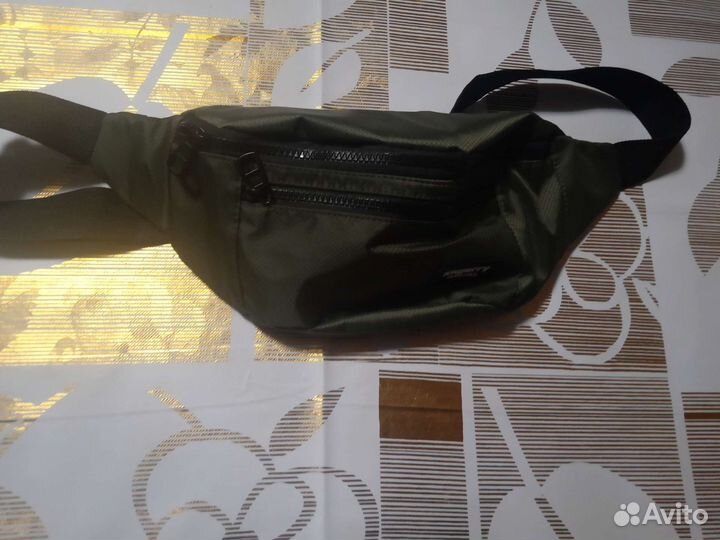 Поясная сумка бананка