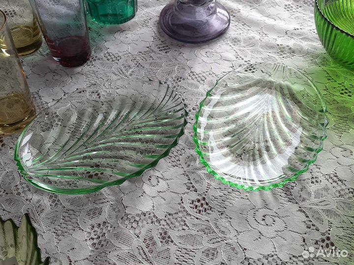 Предметы сервировки из цветного стекла