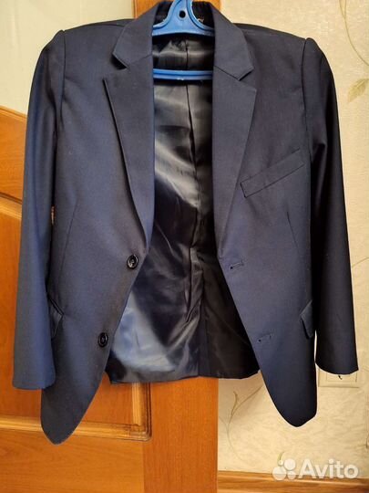 Костюм тройка школьный для мальчика 134+рубашка