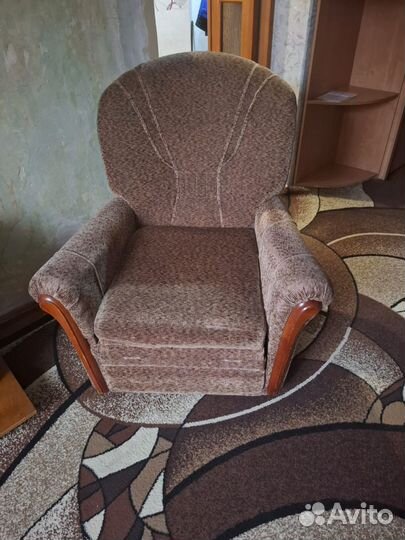 Стенка в гостиную (нат шпон) + 2 кресла